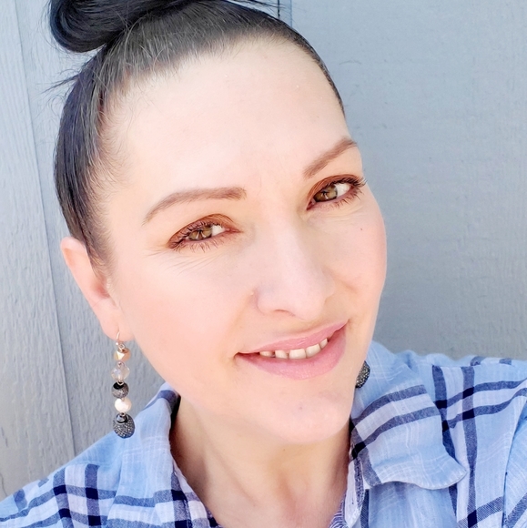 Meet your Posher, Jennifer - Picture 3 of 3